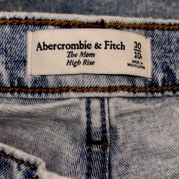 Abercrombie & Fitch The Mom High Rise Jeans - Picture 7 of 9